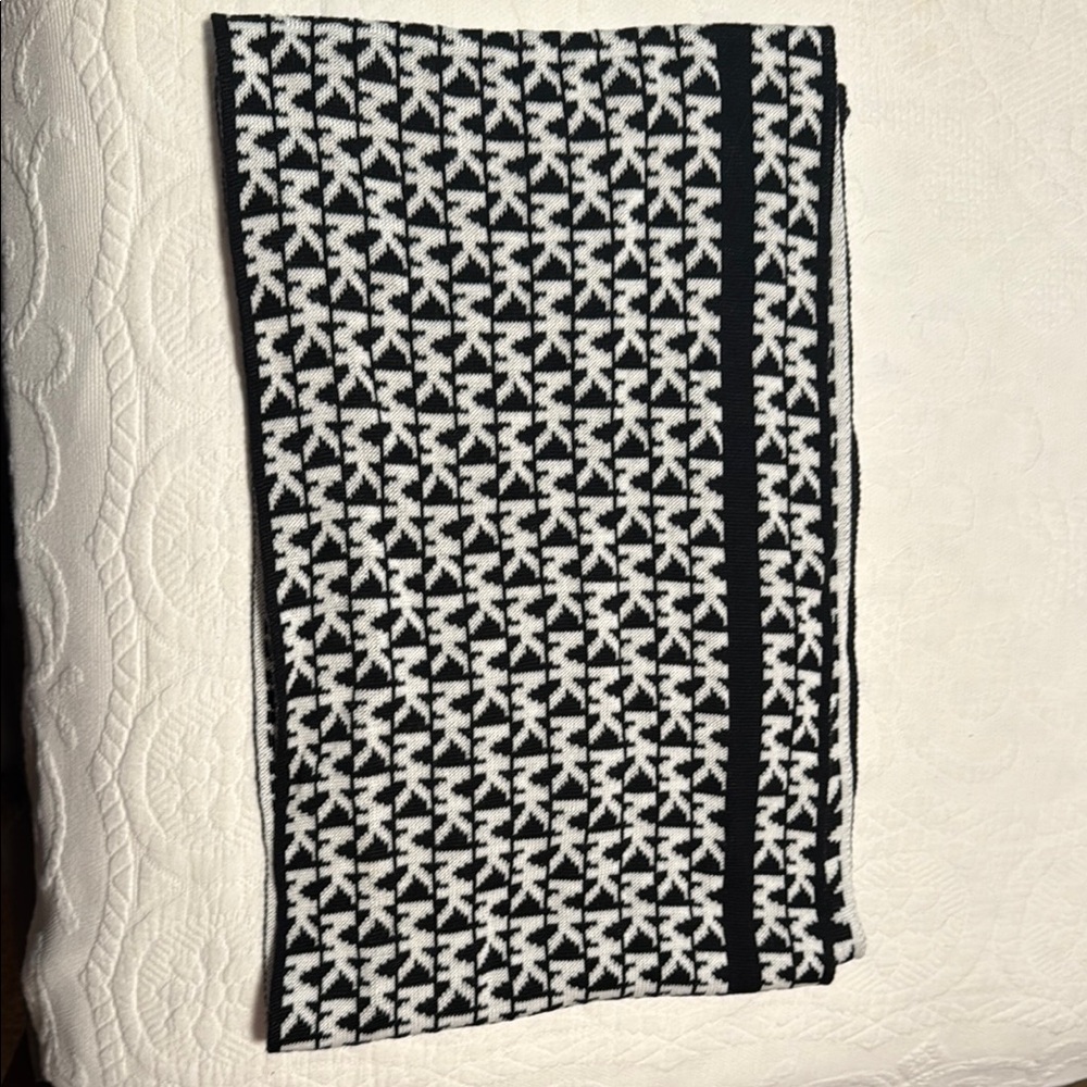 MICHAEL Michael Kors Black and White infinity  Scarf